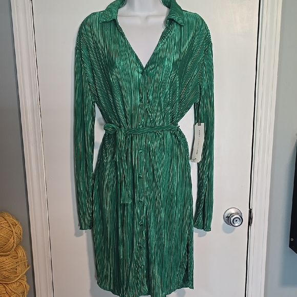 Almost Famous Dresses & Skirts - Almost Famous Green Long Sleeve Dress Sz L NWT